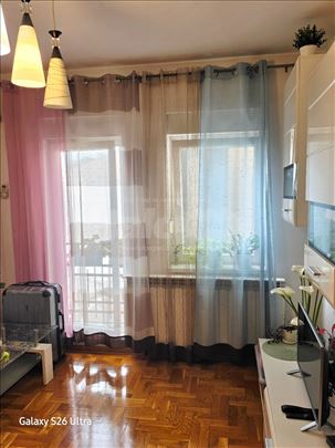 Izdajem Lux 1.0 stan 35m2 Vukov Spomenik VI/VII