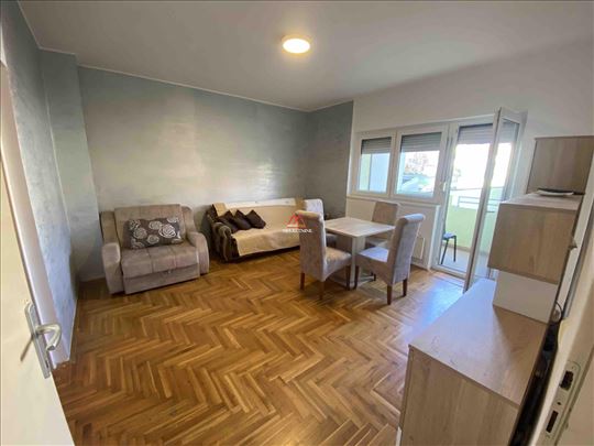 Jednoiposoban stan - 50m2 - Grbavica 