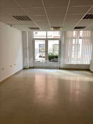Lokal kod futoške pijace 35m2