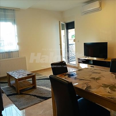 Nov Lux 2.5 stan 57m2, namešten sa parking mestom.