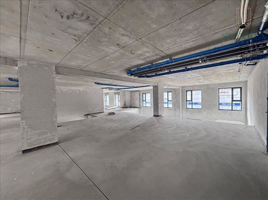 Odličan lokal od 630m2 sa galerijom