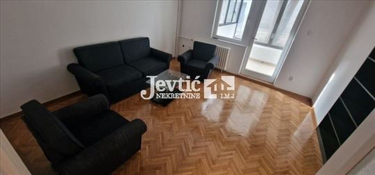 Poslovni prostor na Voždovcu sa garažnim mestom