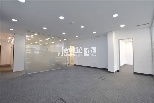 Poslovni prostor u poslovnoj zgradi u centru grada