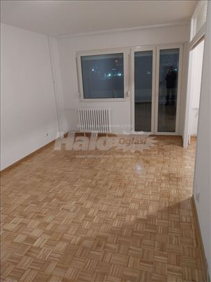 Prazan, renoviran, dvoiposoban stan kod Immocentra