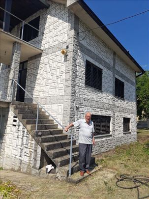 Prodajem/izdajem odlicnu kucu pored puta u Bacevcu