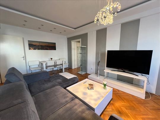 Vračar kod BDP - 2.0 sa parking mestom