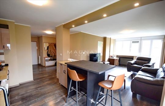 Zemun - Karađorđev trg - dvosoban renoviran stan I