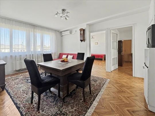 Broker - Kod Tašmajdana, na Krunskom Vencu