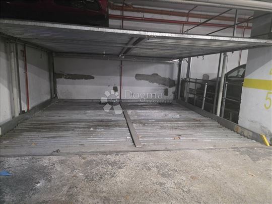 Cara Dušana, parking mesto u garaži, 13 m2