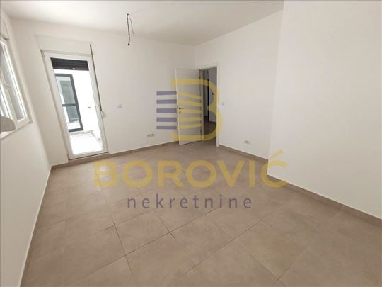 Dušanovac, 104m2, dvorište, može i za poslovni pro
