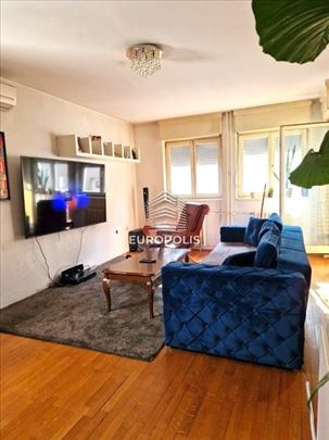 Dvosoban stan na prodaju blizu Djeram pijace