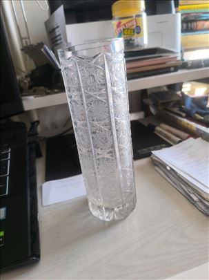 Kristalna vazna sitno brušena 23 cm visine, Gornje