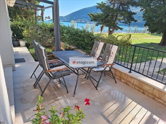 Luksuzan stan sa dvorištem – 50m od plaže, Igalo
