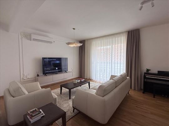 Luksuzan trosoban stan, sa garazom, Senjak ID#2652