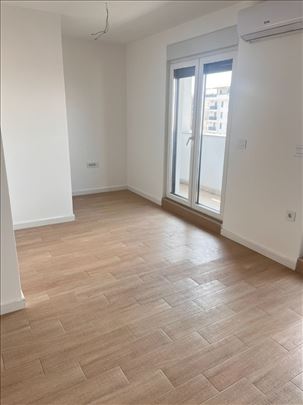 Nov stan kod Aviv parka, može za poslovni prostor