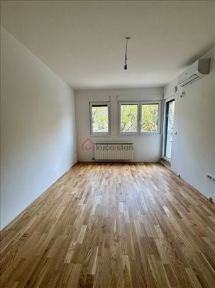 Brzo useljiva Novogradnja u najlepšem delu Mirijev