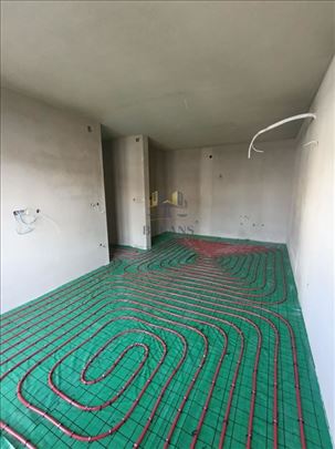 Odlična struktura-tri spavaće sobe