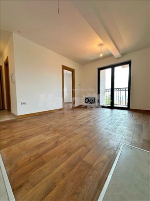 Odmah useljiv, kod Petrovog vrtića, direktno