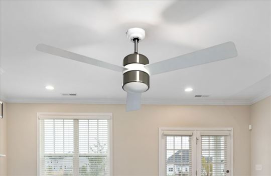 Plafonski ventilator Beli 3 elise i osvetljenje