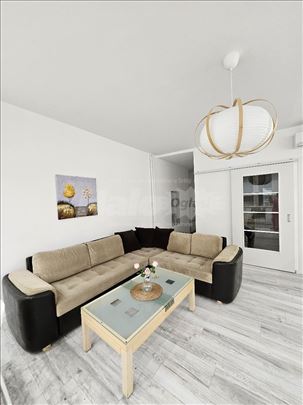 Potpuno renoviran stan u Nehruovoj