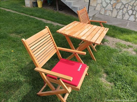 Prodajem prelepu drvenu baštensku garnituru 