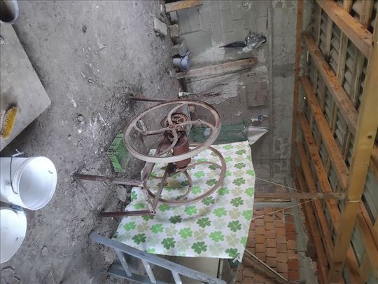 Prodajem staru sečku