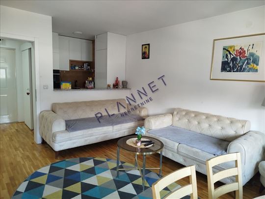 Stan 45 m2 namešten useljiv odlična lokacija