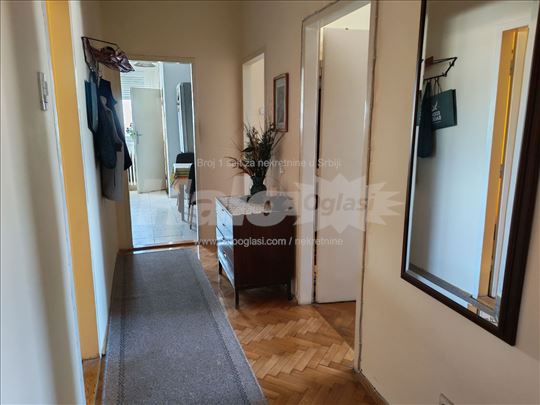 Trosoban stan na Lionu