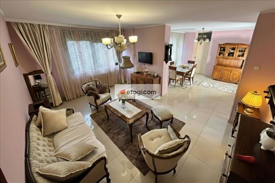 Trosoban stan sa 2 terase