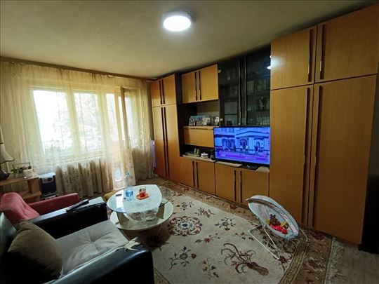 Dvosoban stan na Detelinari