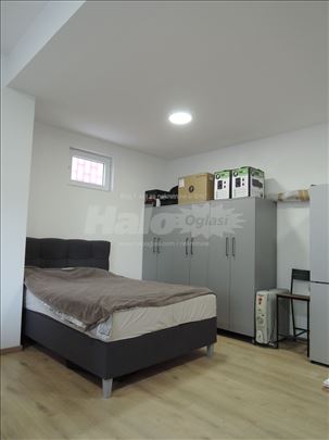 GARSONJERA 36kvm u mirnoj ulici prizemlje