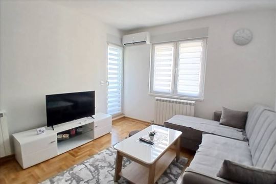Izdaje se 1.5 stan na Zvezdari sa garažom, 36m2