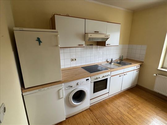 Komplet kuhinja sa uređajima