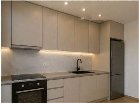 Moderna novogradnja kod Aviv parka – 60m²