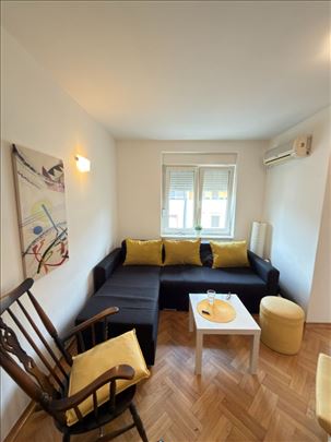 Namesten dvoiposoban dupleks na Grbavici