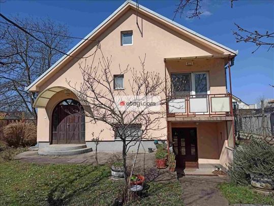 Odlična prilika kuća na velikom placu nadomak Beo