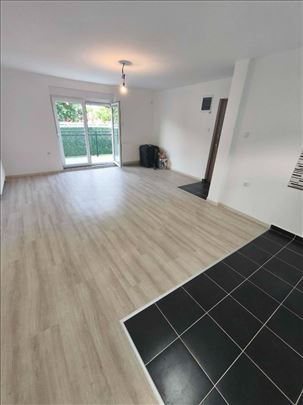 Prostran i osvetljen NOV stan na mirnoj lokaciji!