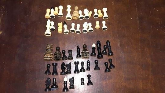 Set starih šahovskih figura