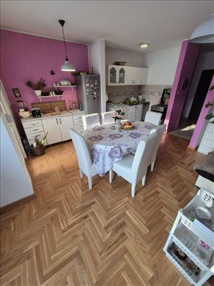 Zemun, Cara Dušana -71m2, 3 spavaće sobe