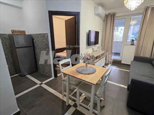 Jednoiposoban lux Karaburma