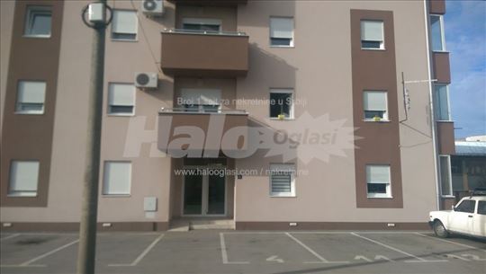 Izdajem stan na Altini 43m2 sa parking mestom