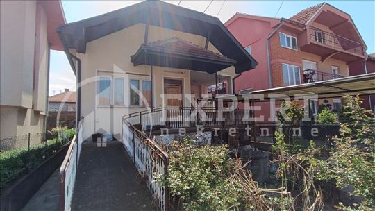 Kuća 110m2, centar grada, u blizini TC Šajkača