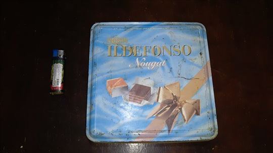 Starinska metalna kutija Ildefonso