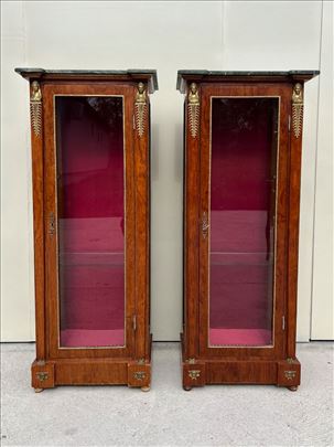 Stilske vitrine u Empire stilu