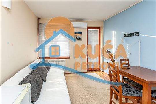 Izdaje se jednoiposoban stan 40m2 na Paliluli, u c
