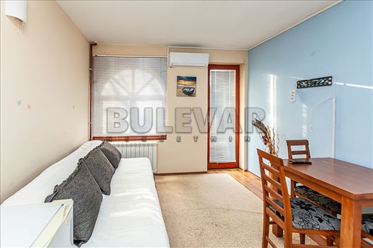Izdaje se jednoiposoban stan 40m2 na Paliluli, u c