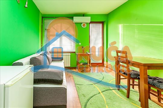 Izdaje se jednoiposoban stan 44m2 na Paliluli, cen