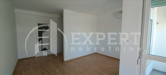 Izdaje se stan na Bulevaru Nemanjića