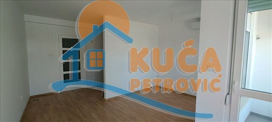 Izdaje se stan na Bulevaru Nemanjića