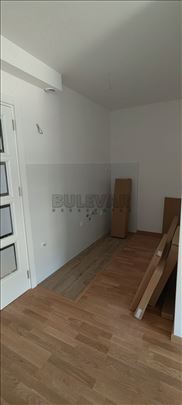 Izdaje se stan na Bulevaru Nemanjića
